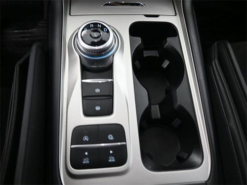 Used 2023 Ford Explorer XLT image 9