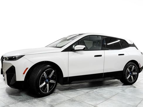 Used 2023 BMW iX xDrive50 w/ Premium Package AWD/4WD image 4