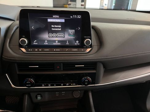 Used 2025 Nissan Rogue SV FWD image 16