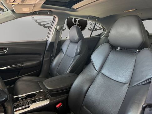 Used 2018 Acura TLX w/ Technology Package FWD image 9