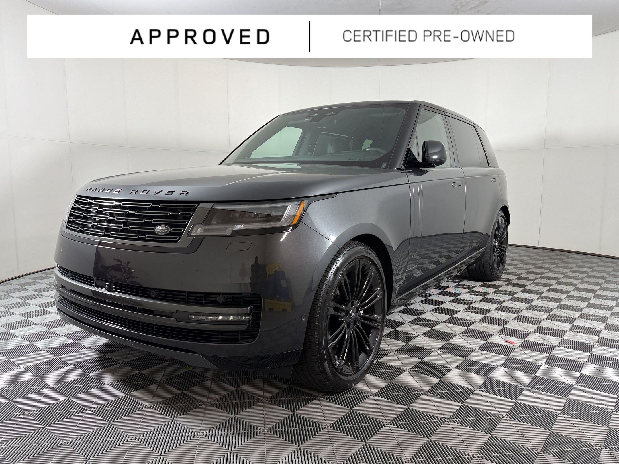 Used 2025 Land Rover Range Rover Long Wheelbase SE AWD/4WD image 1