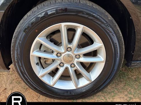 Used 2019 Dodge Grand Caravan SXT image 9