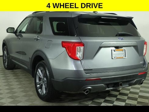 Used 2022 Ford Explorer XLT w/ Equipment Group 202A AWD/4WD image 4