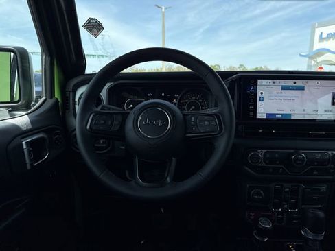 Used 2025 Jeep Wrangler Willys image 21