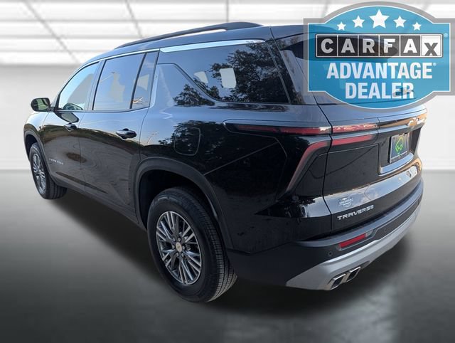 Used 2026 Chevrolet Traverse LT FWD image 2