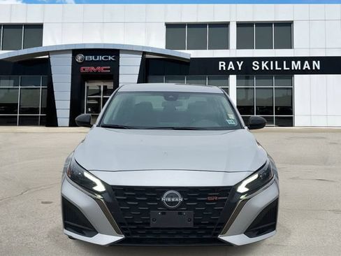 Used 2024 Nissan Altima 2.5 SR FWD image 2