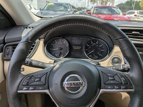 Used 2019 Nissan Rogue SV FWD image 26