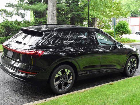 Used 2021 Audi e-tron Premium w/ Convenience Plus Package image 8