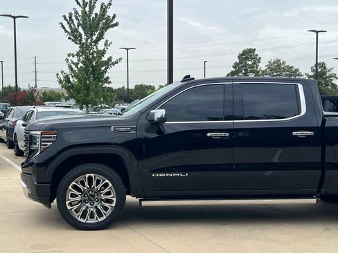 Used 2025 GMC Sierra 1500 Denali Ultimate AWD/4WD image 7