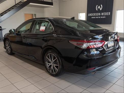 Used 2022 Toyota Camry XLE w/ Navigation Upgrade Package FWD image 19