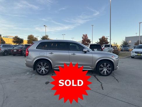 Certified 2023 Volvo XC90 B6 Ultimate w/ Lounge Package image 4