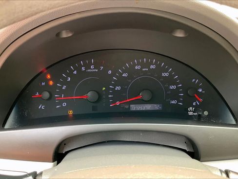 Used 2010 Toyota Camry FWD image 24