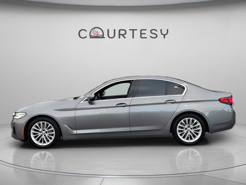 Used 2023 BMW 530i xDrive image 2