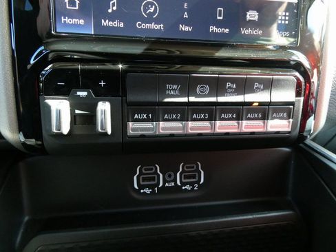 Used 2024 RAM 3500 Laramie image 30