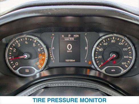 Used 2017 Jeep Renegade Latitude w/ Safety & Security Group (ALP) AWD/4WD image 16