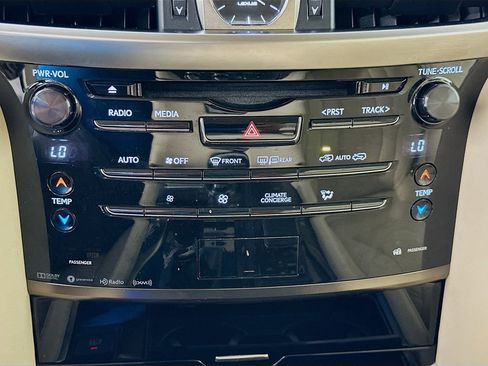 Used 2018 Lexus LX 570 4WD image 16