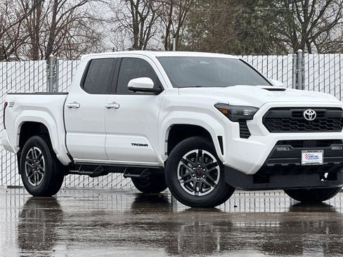 Used 2024 Toyota Tacoma TRD Sport w/ TRD Sport Premium Package image 2