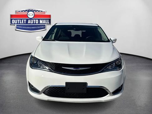 Used 2019 Chrysler Pacifica Touring Plus image 8