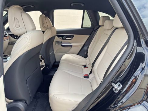 Used 2025 Mercedes-Benz GLC 350e 4MATIC image 45