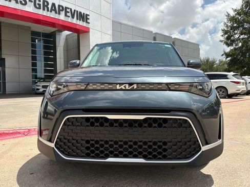 Used 2025 Kia Soul LX w/ LX Technology Package FWD image 3