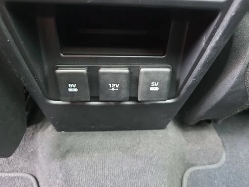 Used 2019 Land Rover Discovery Sport HSE AWD/4WD image 45