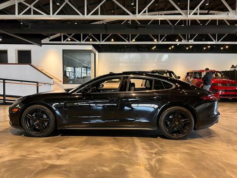 Used 2017 Porsche Panamera 4S image 2