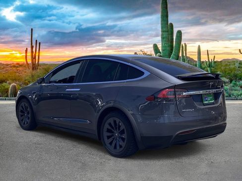 Used 2018 Tesla Model X 75D AWD/4WD image 5