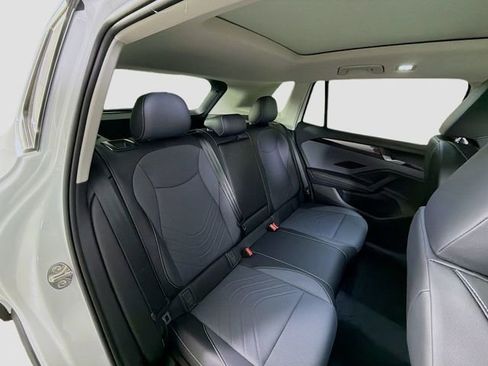 New 2026 Volkswagen Tiguan SE image 27