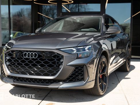 Used 2025 Audi RS Q8 performance image 4