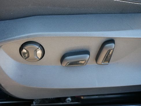 Used 2024 Volkswagen Taos SE image 20