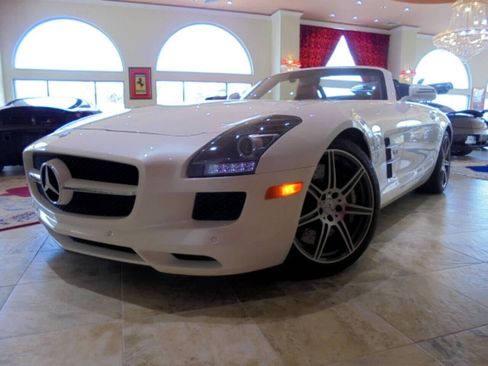 Used 2012 Mercedes-Benz SLS AMG Roadster image 3