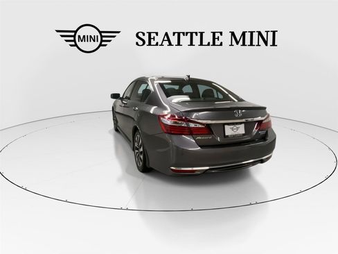 Used 2017 Honda Accord Touring image 8