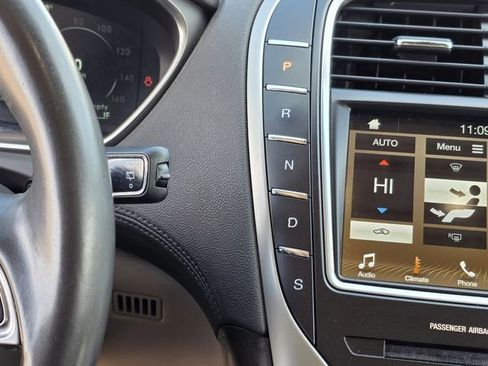 Used 2019 Lincoln Nautilus Reserve image 23