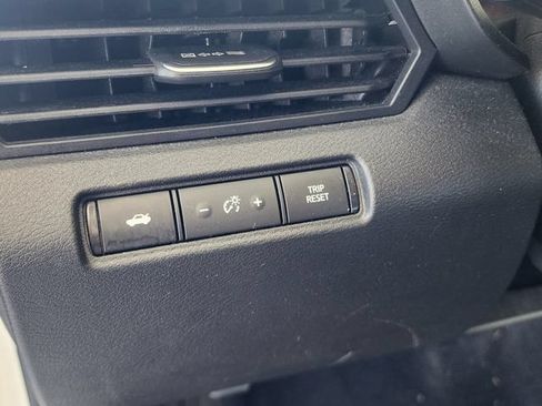 Used 2024 Nissan Altima 2.5 SV FWD image 21