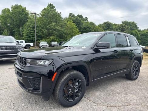 New 2026 Jeep Grand Cherokee Altitude AWD/4WD image 2