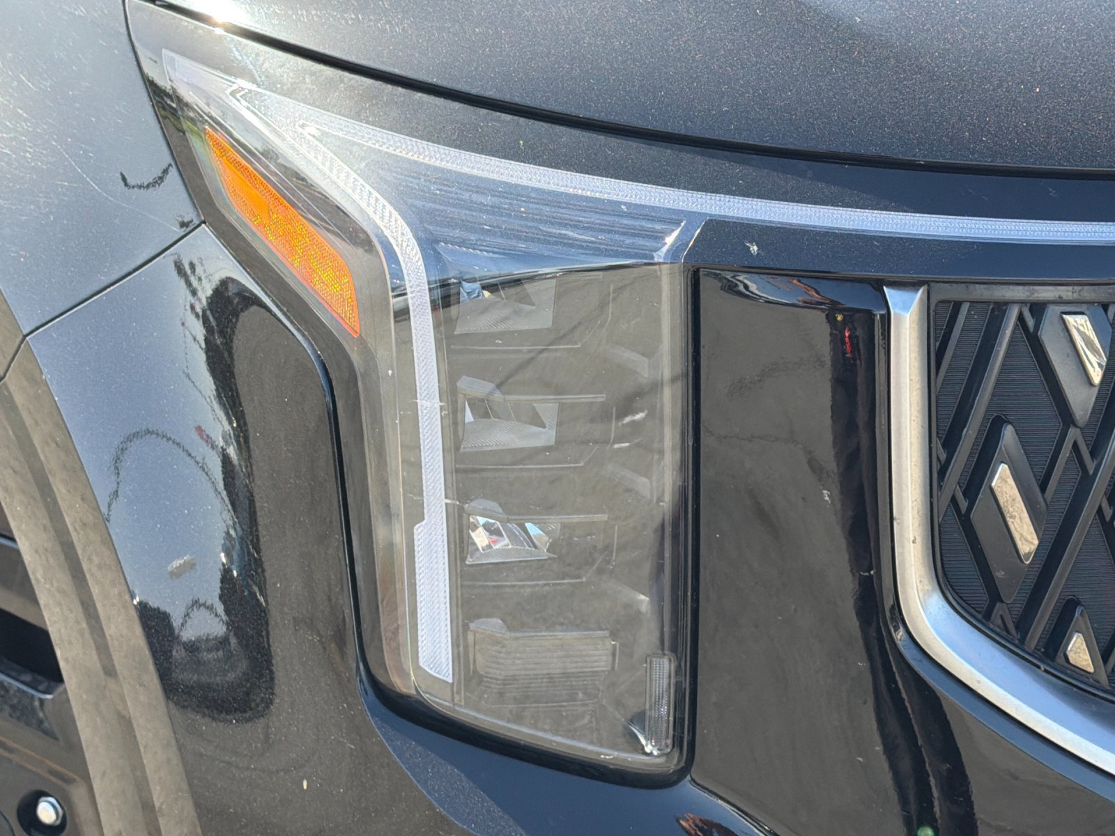 Used 2025 Kia Carnival FWD image 37