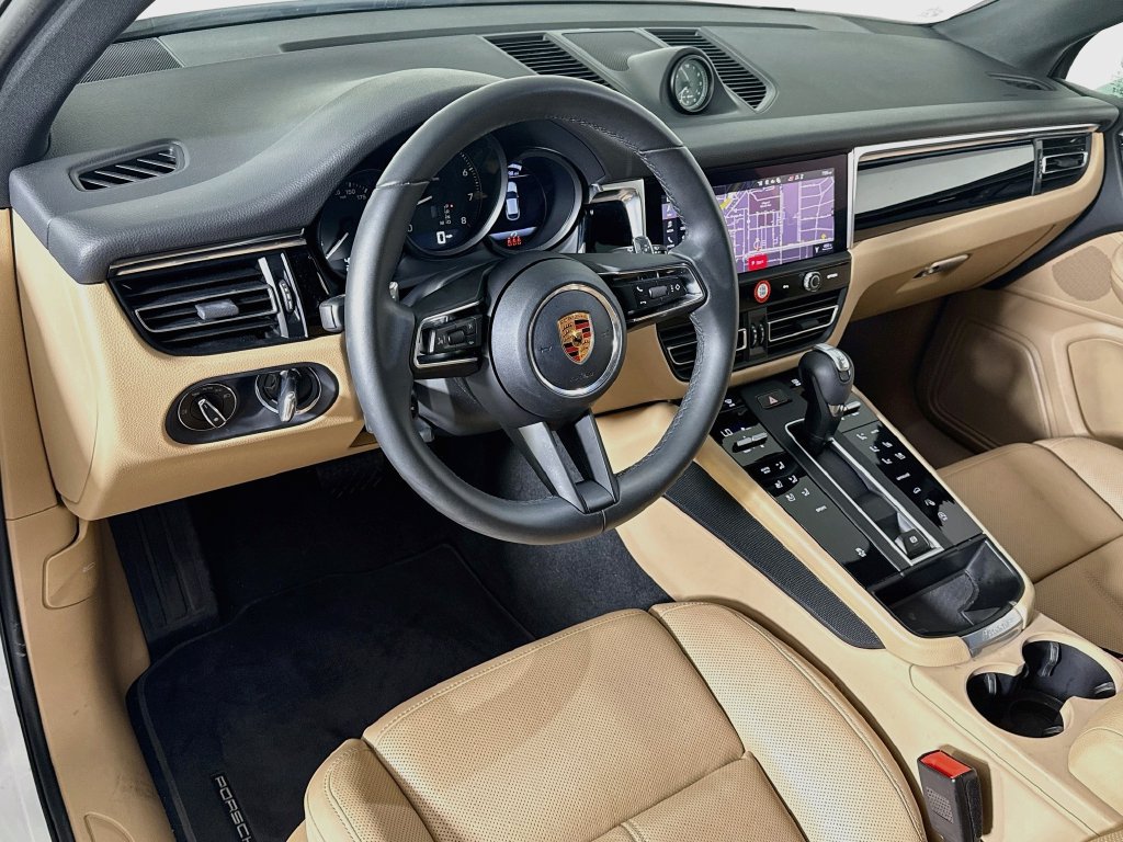 Used 2026 Porsche Macan AWD/4WD image 4