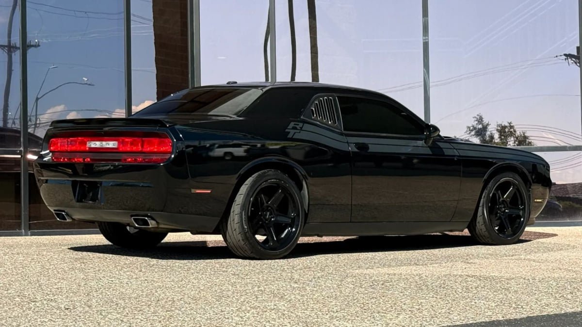 Used 2013 Dodge Challenger R/T RWD image 12