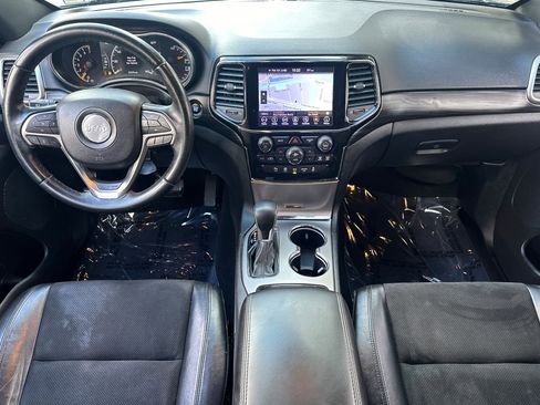 Used 2019 Jeep Grand Cherokee Laredo w/ Laredo X Package image 14