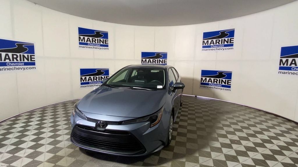 Used 2024 Toyota Corolla LE FWD image 5