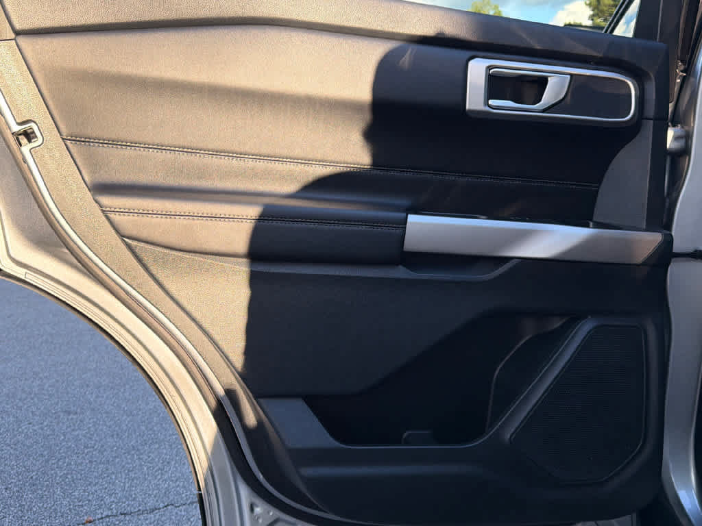 Certified 2023 Ford Explorer XLT RWD image 24