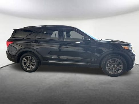 Used 2024 Ford Explorer XLT w/ Equipment Group 202A image 6