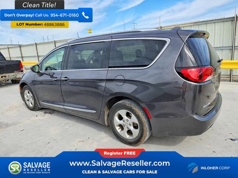 Used 2017 Chrysler Pacifica Touring-L Plus image 3