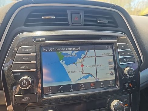 Used 2017 Nissan Maxima 3.5 SL FWD image 9