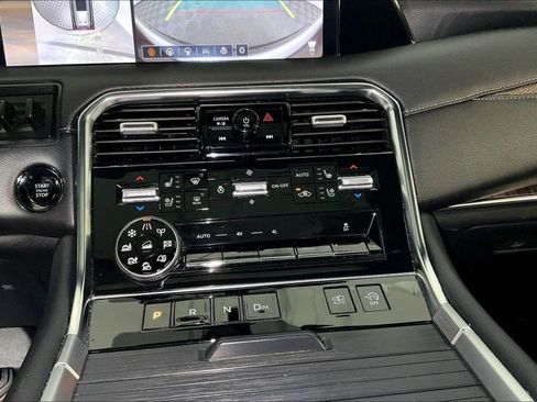 Used 2025 Nissan Armada Platinum Reserve AWD/4WD image 31