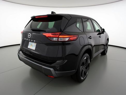 Used 2025 Nissan Rogue SV image 9