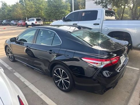 Used 2020 Toyota Camry SE w/ Convenience Package FWD image 4