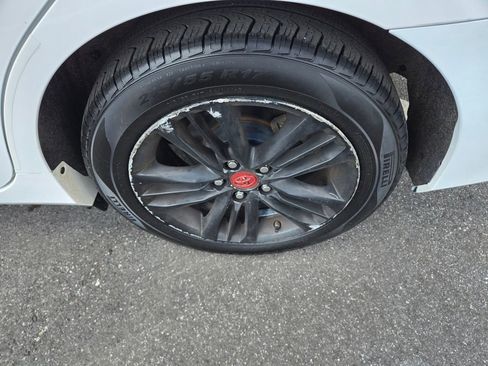 Used 2017 Toyota Camry SE image 12