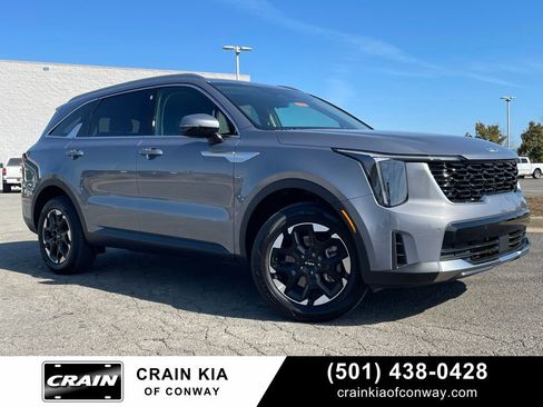 New 2025 Kia Sorento S image 1