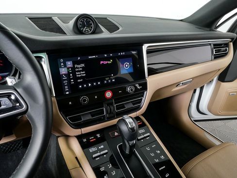 Certified 2022 Porsche Macan S AWD/4WD image 13